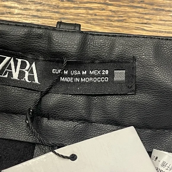 NEW ZARA Faux Leather high-waisted shorts - Picture 4 of 4